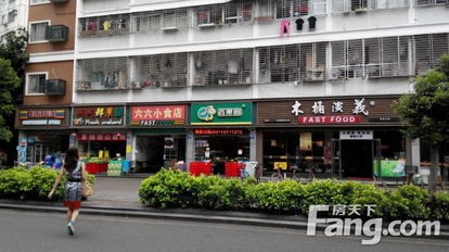 登良花园商铺商铺出租,登良路临街旺铺65平8600 月招租 深圳商铺